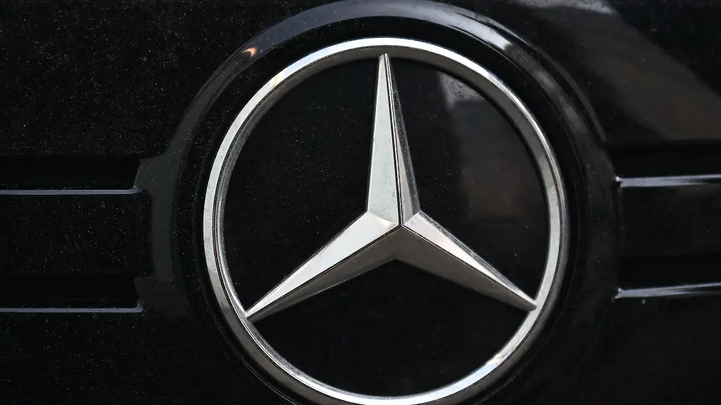 Mercedes-Benz-Auf-den-Fahrzeugen-bleibt-der-3D-Stern-erhalten