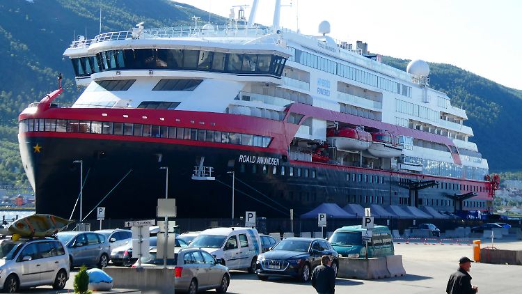 Die MS "Roald Amundsen", die die Hurtigruten bereist, in Tromsö. (Bild vom 31. Juli)