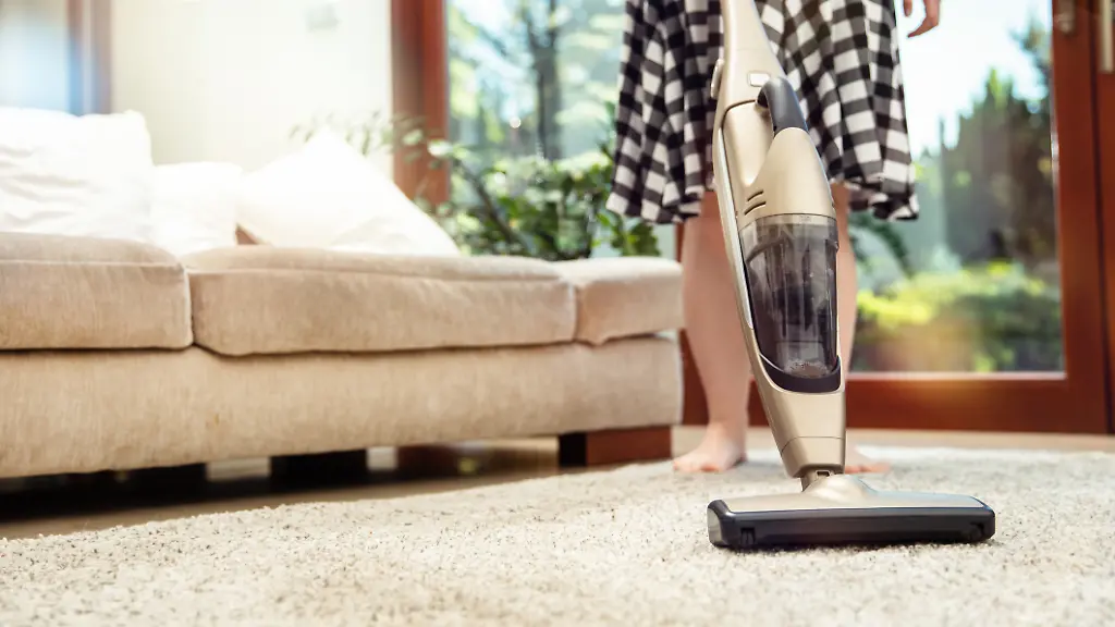 Gute-Akkustaubsauger-sollten-auch-auf-Teppichen-keinen-Kruemel-uebriglassen