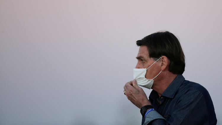 Brasiliens Präsident Jair Bolsonaro tat die Infektion immer wieder als "leichte Grippe" ab
