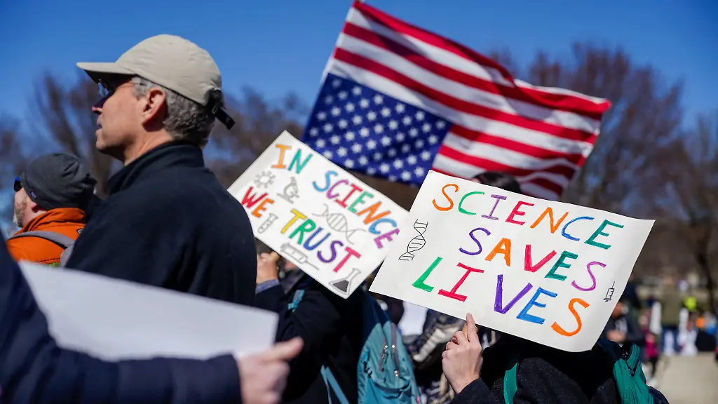 2025-03-07T173945Z-823187977-RC2H8DACVPBI-RTRMADP-3-USA-TRUMP-PROTESTS-SCIENCE