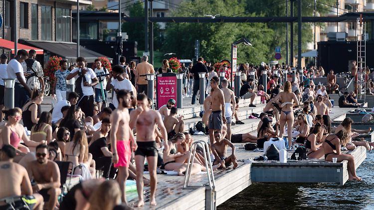 In den skandinavischen Ländern tragen laut einer Umfrage nur knapp zehn Prozent eine Maske in der Öffentlichkeit.