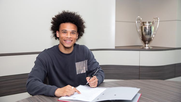 Leroy Sané soll beim FC Bayern 22 Millionen Euro Jahresgehalt kassieren - viele seiner Kollegen verdienen ebenfalls enorme Summen. Das Salary Cap würde die Gehälter deutlich drosseln.