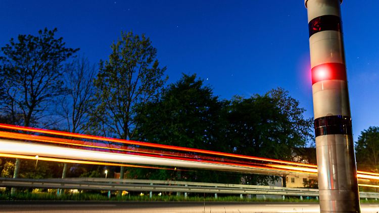 Mit dem neuen Bußgeldkatalog droht außerorts bereits bei 26 Kilometern pro Stunde zu viel ein Fahrverbot.