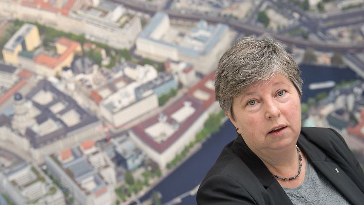 Katrin Lompscher legt alle Ämter nieder.