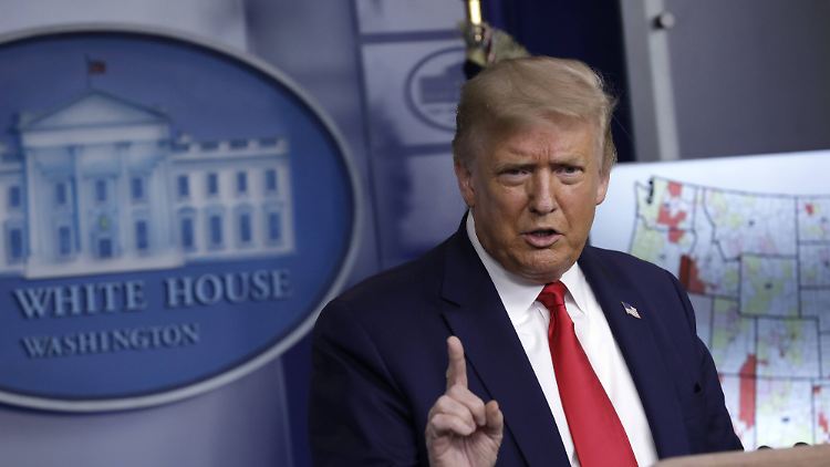 Alleine in den USA nutzen rund 100 Millionen meist junge Menschen Tiktok, weltweit sollen es eine Milliarde sein. Trump fürchtet durch die App eine Datenweitergabe an China.