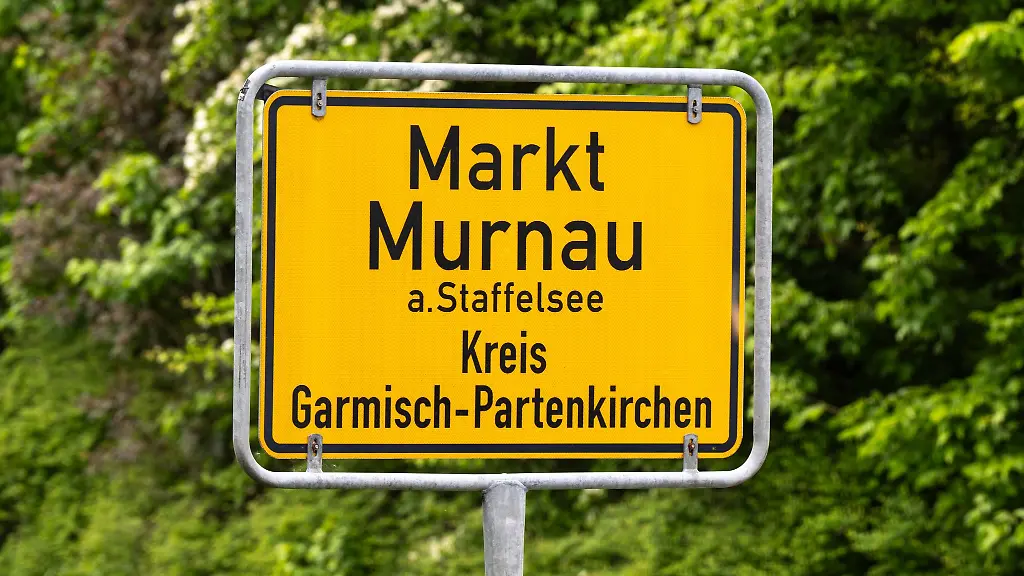 Die-Region-Murnau-wird-kuenftig-ueber-zwei-Linien-des-Alpenbusses-mit-der-Region-Rosenheim-verbunden-sein