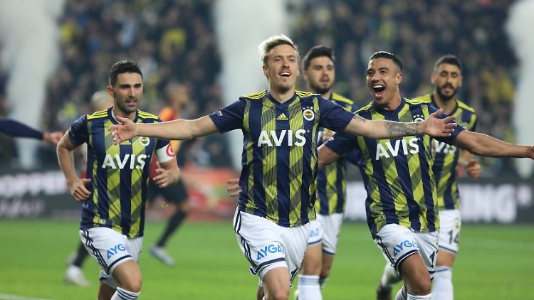 2019 wechselte Max Kruse von Werder Bremen zu Fenerbahce Istanbul - kehrt er jetzt zurück?