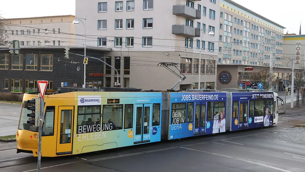 Ein-Kind-ist-in-Gera-mit-einer-Strassenbahn-zusammengestossen-und-hat-sich-leicht-verletzt