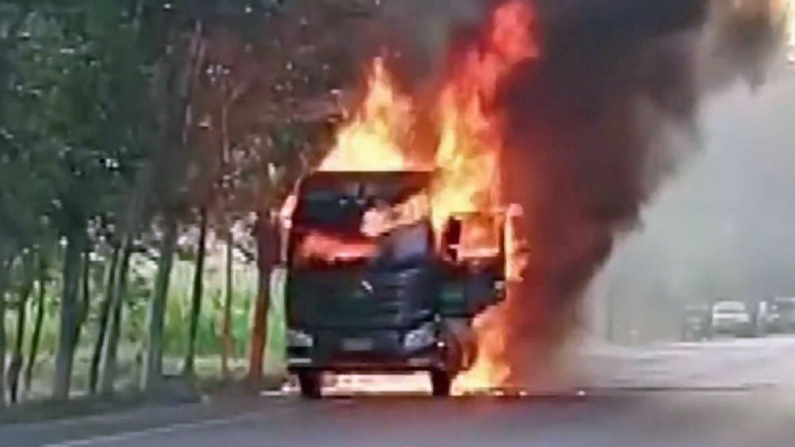 Brennender Lkw 2.JPG