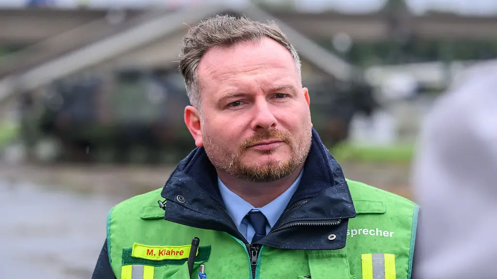 Der-Dresdner-Feuerwehrsprecher-Michael-Klahre-ist-fuer-seine-ausgezeichnete-Pressearbeit-geehrt-worden-Archivbild