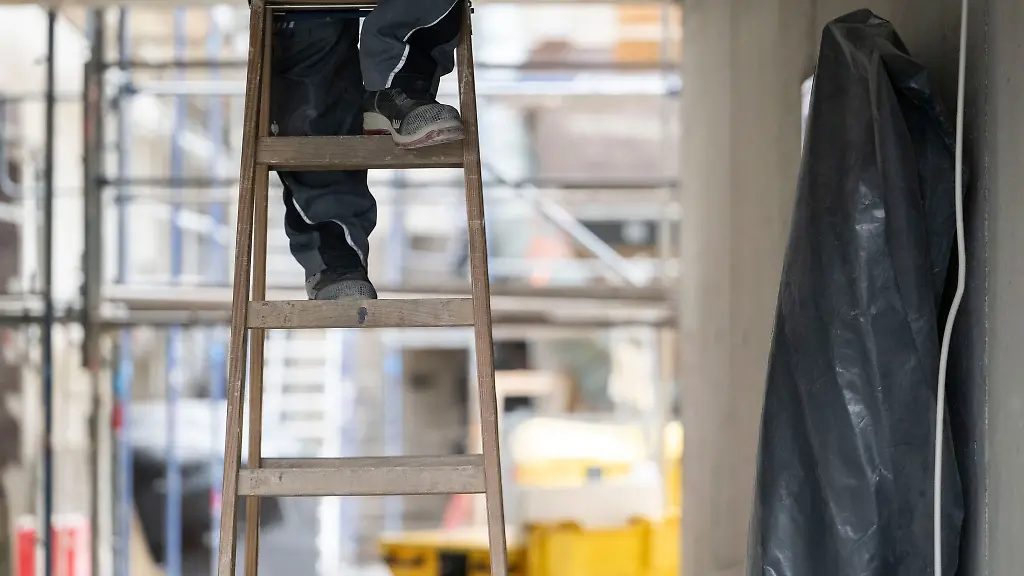 Die-Zahl-der-genehmigten-Wohnungen-ist-2024-deutlich-gesunken