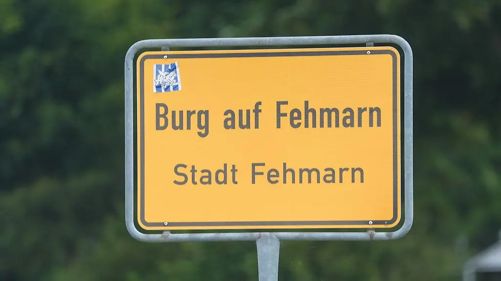 In-Burg-auf-Fehmarn-hat-ein-stechender-Geruch-in-einem-Supermarkt-einen-Grosseinsatz-von-Polizei-und-Feuerwehr-ausgeloest