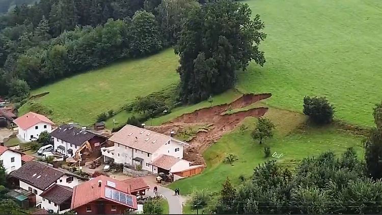 Dauerregen Hangrutsch.JPG