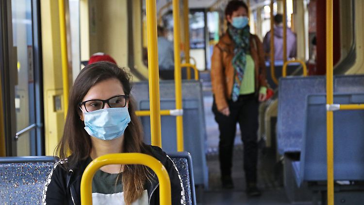 Wer in Köln ohne Maske erwischt wird, soll Strafe zahlen.