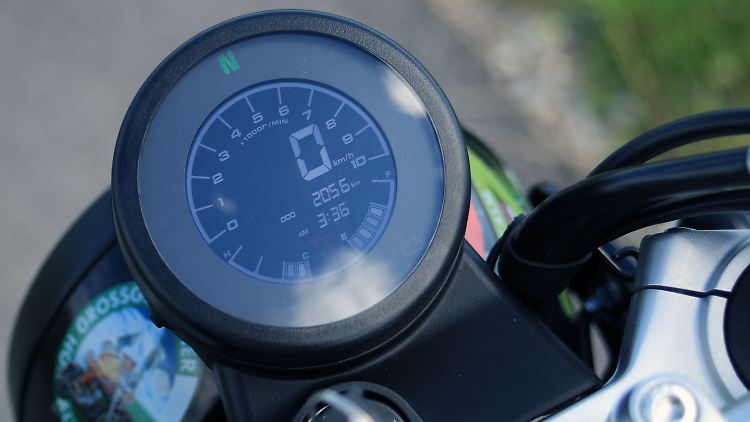 Auch das LCD-Display der Crossfire 500 ist so modern, dass es im Digital-Look, dem Fahrer alle relevanten Infos liefert.
