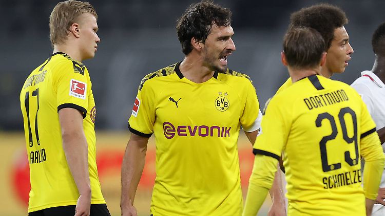 Das Spielerbündnis um Mats Hummels greift 96-Klubchef Martin Kind scharf wegen der Aussagen zu Torhüter Ron-Robert Zieler an.