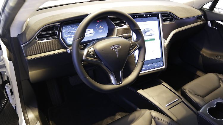 Touchscreens sind in Elektro- und anderen Autos zunehmend verbreitet. 