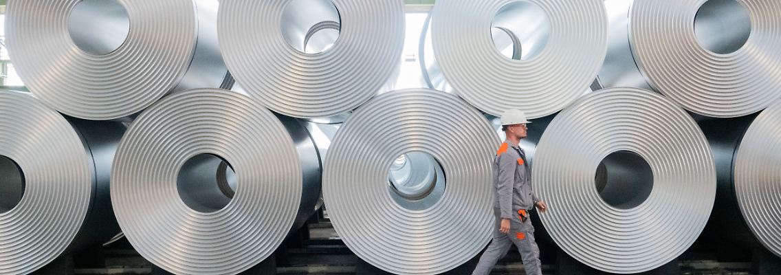 Die Deutsche Industrie fährt starkes Auftragsplus ein. Volkswirte hatten es deutlich geringer eingeschätzt.