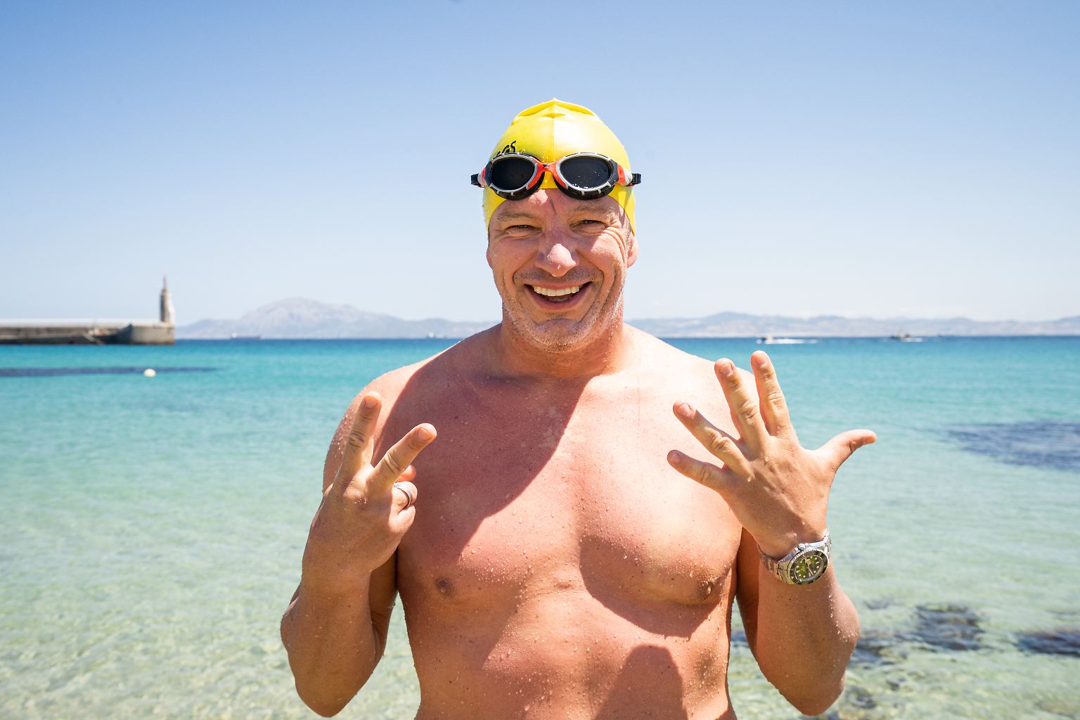 Ocean's Seven! André Wiersig hat es vor einem Jahr geschafft, sieben Meerengen ohne Hilfsmittel zu durchschwimmen. Dabei wollte er eigentlich "nur" ...