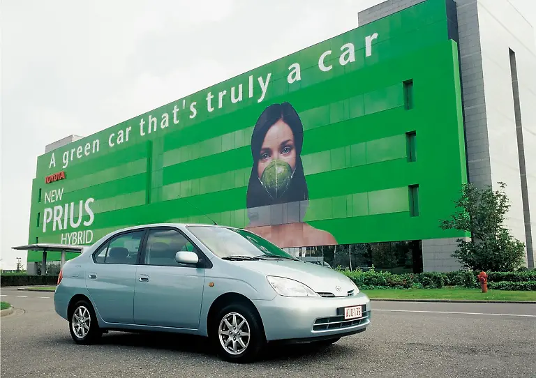 15-So-erfolgreich-kann-gruen-sein-Der-kurios-designte-Quelle-Toyota