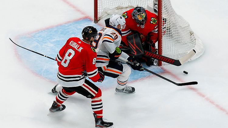 Leon Draisaitl überfordert die Blackhawks zwar zeitweise, der Rest seiner Oilers liefert aber derzeit zu wenig.