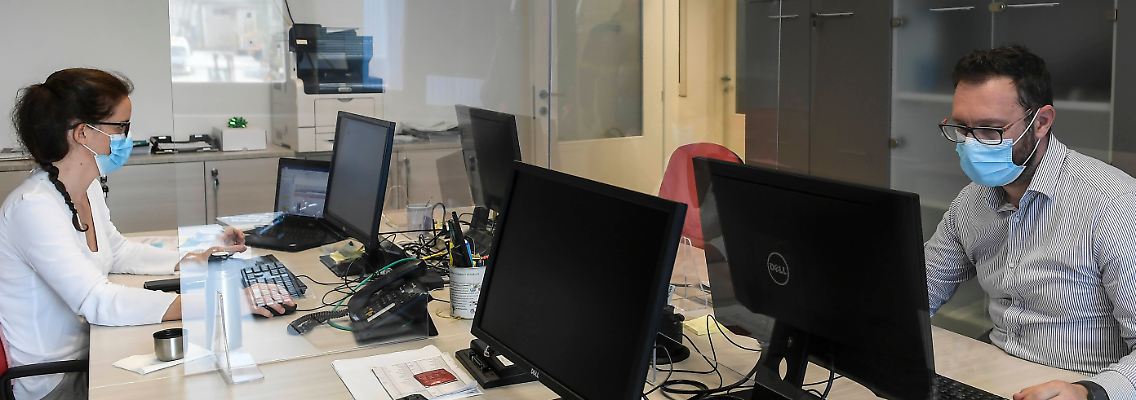 Büro Masken Luftreiniger.jpg