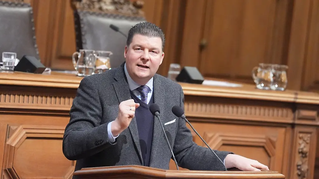 Finanzsenator-Dressel-bezeichnet-die-Tarifeinigung-als-teuren-Kompromiss