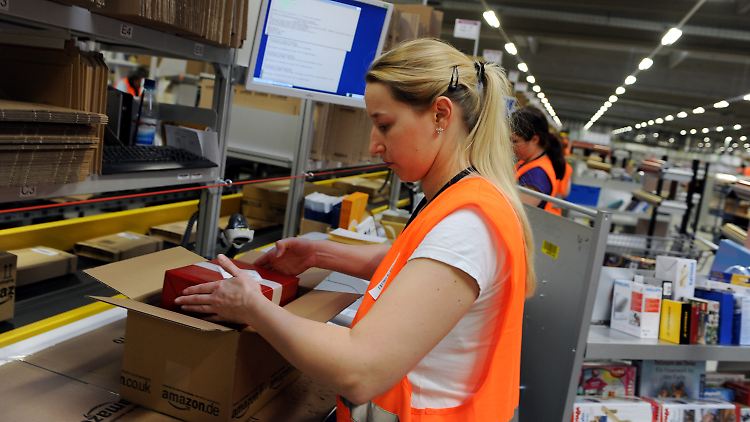 Mindestlohn für alle Branchen? Auch im Weihnachtsgeschäft werden Zeitarbeiter gerne eingesetzt.