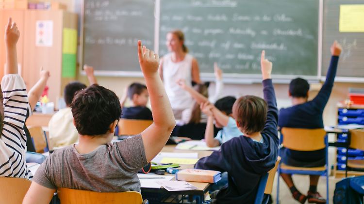Allein in Schleswig-Holstein haben 1600 Lehrer Atteste vorgelegt, wonach sie zur Risikogruppe gehören.