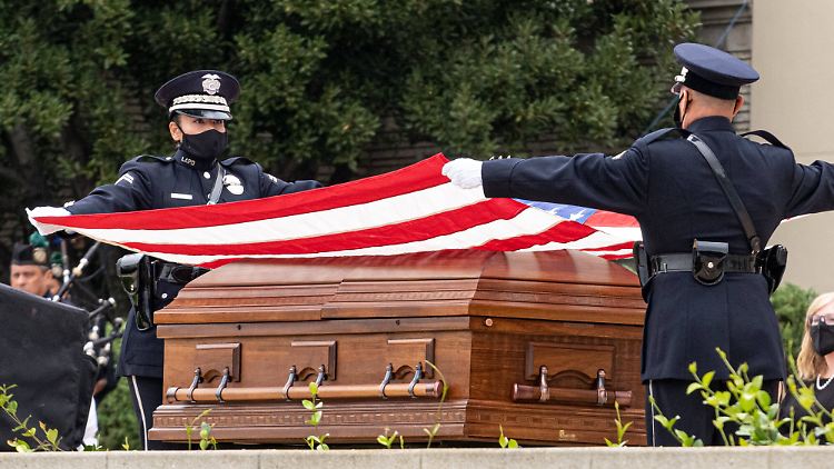 Die USA müssen womöglich noch sehr viel mehr Corona-Opfer zu Grabe tragen.