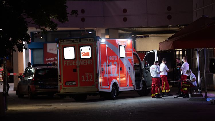 Eine Person erlag auf dem Weg ins Krankenhaus ihren Verletzungen.