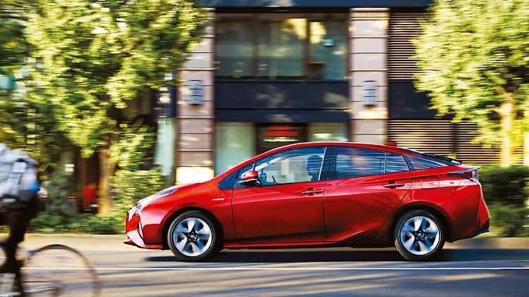 In der neuesten Auflage versuchte Toyota dem Prius noch mal optisch etwas Pfiff zu geben.