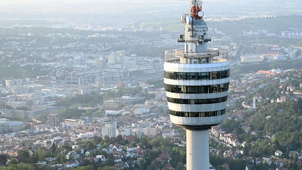 Eine-Bombe-musste-in-Stuttgart-nahe-dem-Fernsehturm-gesprengt-werden