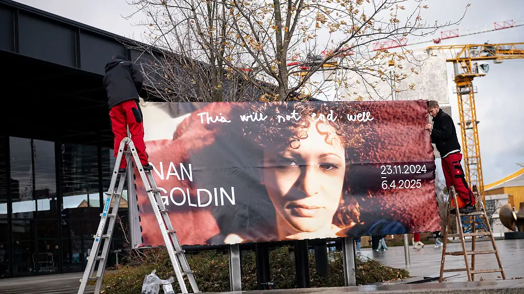 Hunderttausende-Besucher-haben-die-Ausstellung-von-US-Fotografin-Nan-Goldin-in-der-Neuen-Nationalgalerie-gesehen-Archivbild