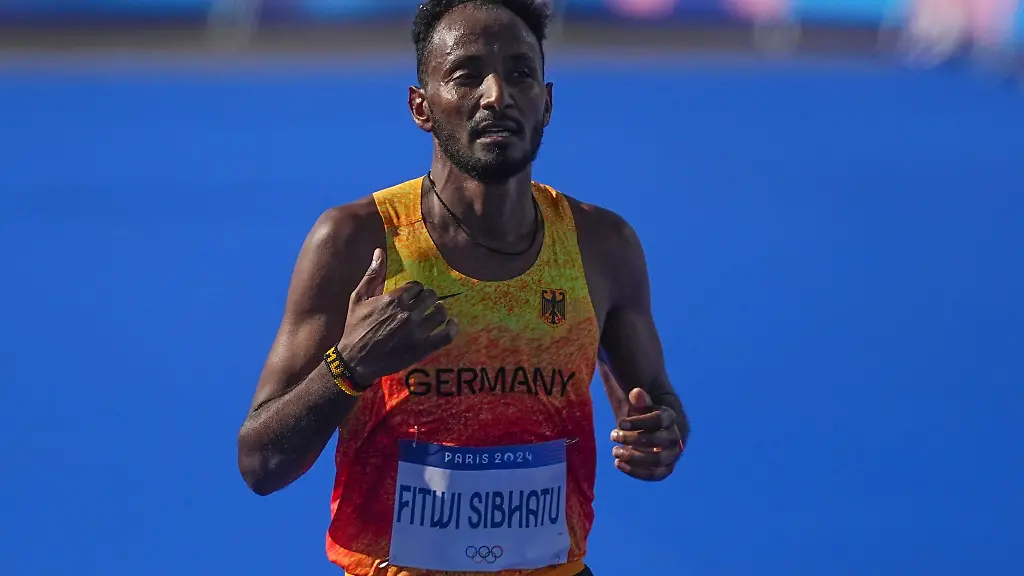 Samuel-Fitwi-siegte-ueberlegen-beim-Hannover-Marathon