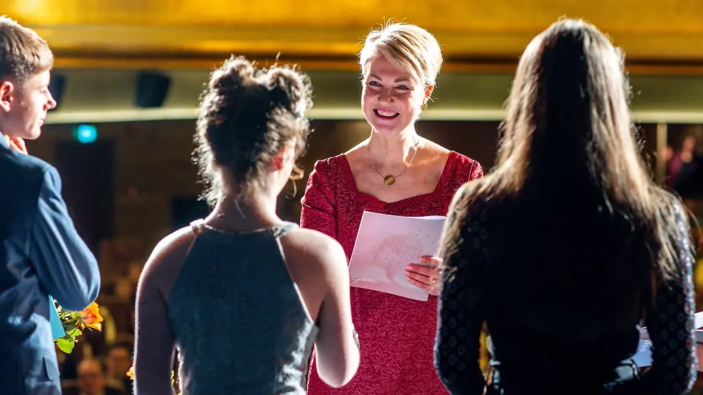 Ministerpraesidentin-Manuela-Schwesig-SPD-tritt-seit-Jahren-bei-Jugendweihefeiern-als-Festrednerin-auf