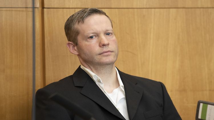 Stephan Ernst soll im Juni 2019 den Kasseler Regierungspräsidenten Walter Lübcke auf der Terrasse seines Wohnhauses getötet haben.