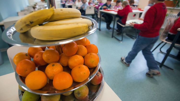 Zum Teilhabepaket gehören unter anderem Hilfen beim Mittagessen für Kinder. 