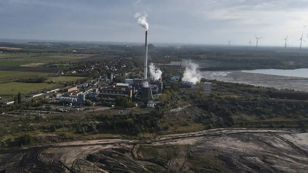Im-Mansfelder-Land-liegen-die-Kohleverstromung-und-Erneuerbare-Energien-dicht-beisammen