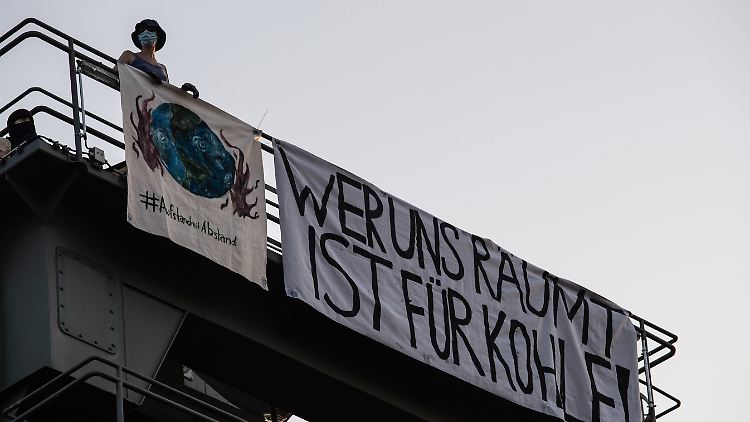 Etwa 20 Menschen besetzten das Kraftwerk in Berlin-Moabit.