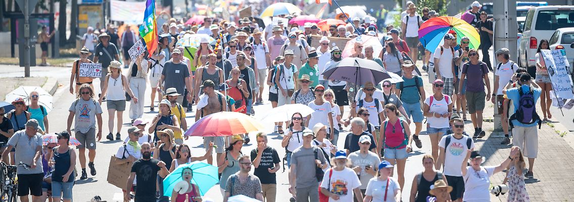 Vom Marienplatz aus zogen Protestler durch die Stuttgarter Innenstadt.