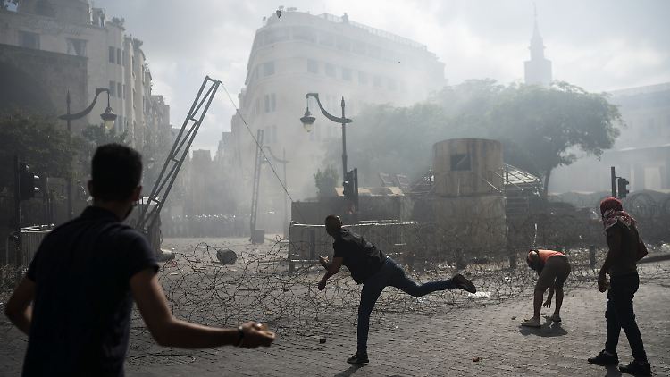 Dichte Rauchschwaden begleiten die Proteste in Beirut.