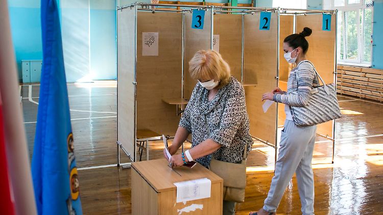 Knapp sieben Millionen Menschen sind in Belarus zur Wahl aufgerufen. Insgesamt sind fünf Bewerber zugelassen.