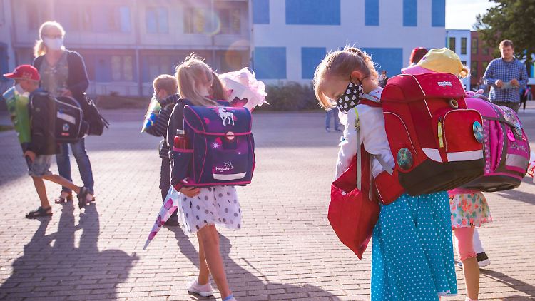 Die Schulzeit beginnt, aber die Ferien wurden nicht genutzt - das wirft die GEW den Landesregierungen vor.