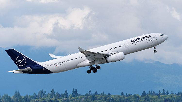 Knapp eine Milliarde Euro an Erstattungen schuldet die Lufthansa ihren Kunden wohl noch.