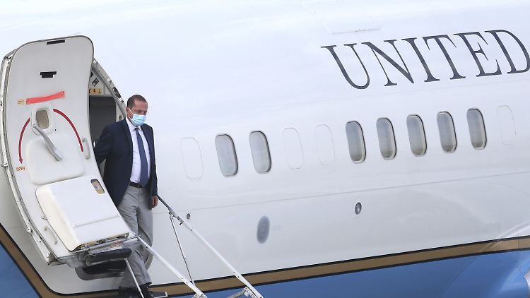 Seltener Besuch: Eine US-Regierungsmaschine landet in Taipeh. Mit an Bord  ist Gesundheitsminister Alex Azar.