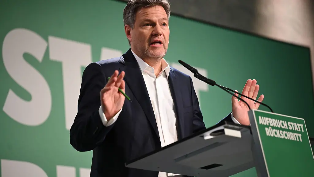 Der-amtierende-Bundeswirtschaftsminister-Robert-Habeck-war-neben-Luise-Amtsberg-Spitzenkandidat-der-Nord-Gruenen-zur-Bundestagswahl