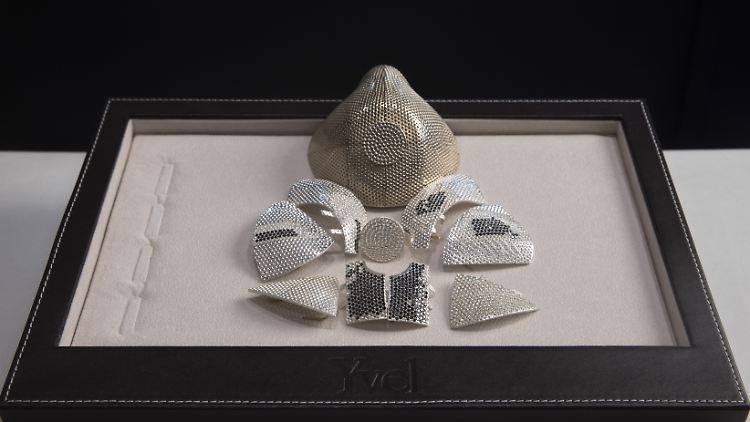 Wer es sich leisten kann: Die Maske soll rund 1,3 Millionen Euro wert sein. Auf dem Foto zu sehen ist ein erster Entwurf.