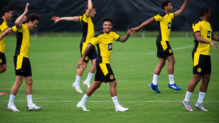 Sancho ist mit dem BVB ins Trainingslager gereist und bleibt (mindestens noch eine Saison) bei Borussia Dortmund.